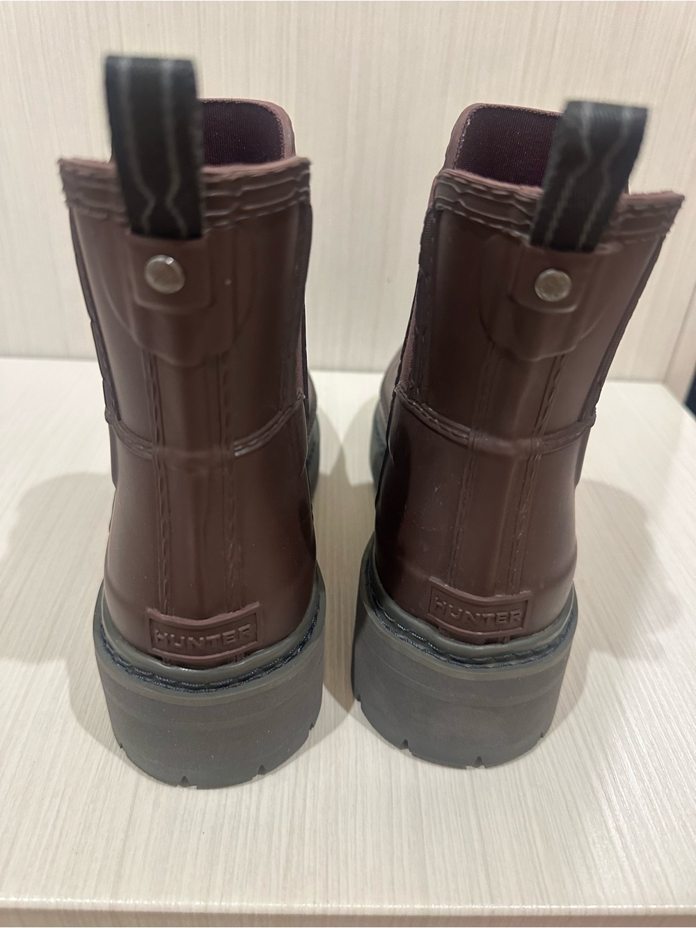 HUNTER- burgundy Chelsea Boots with Elastic Side Panels - Picture 3 of 5